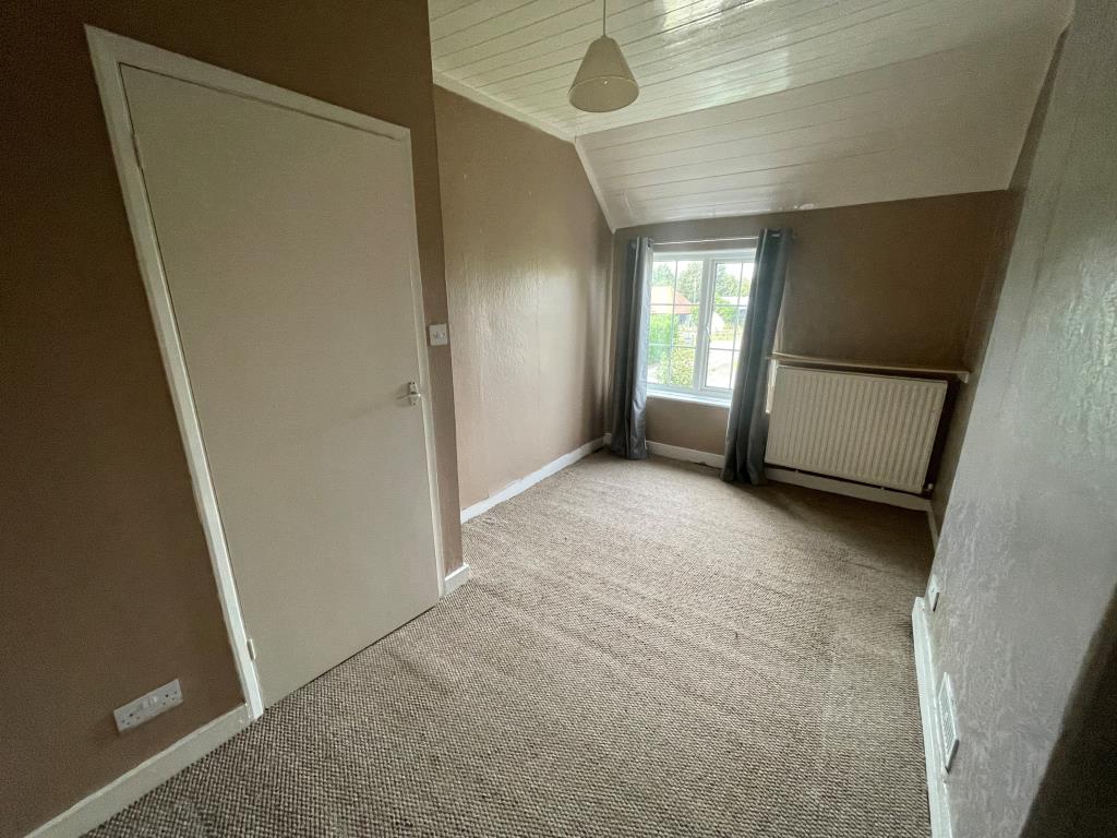 Lot: 145 - DETACHED COTTAGE ON TWO ACRE PLOT WITH DILAPIDATED BARN AND HARDSTANDING - Bedroom two